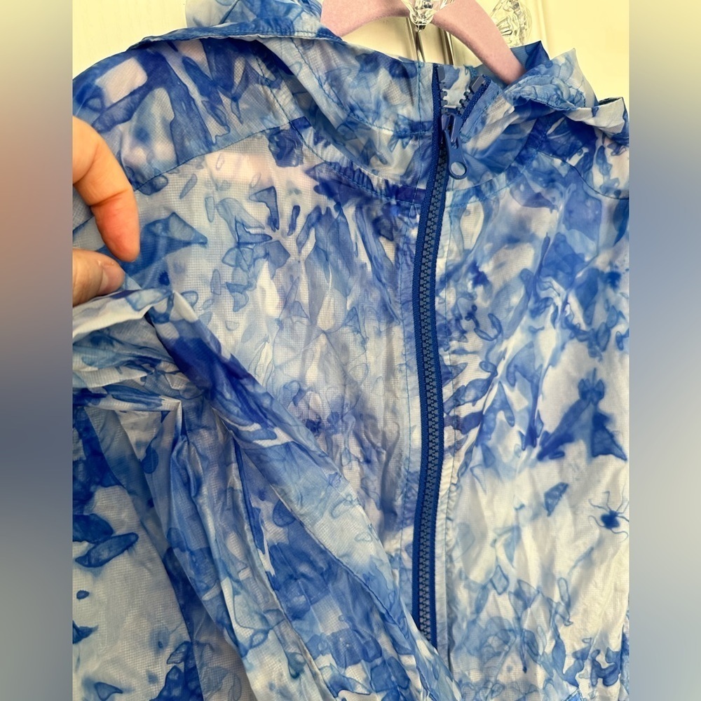 Z by Zella blue tie dye design, light weight, rain jacket, size 8-10Y